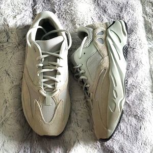 YEEZY BOOST 700